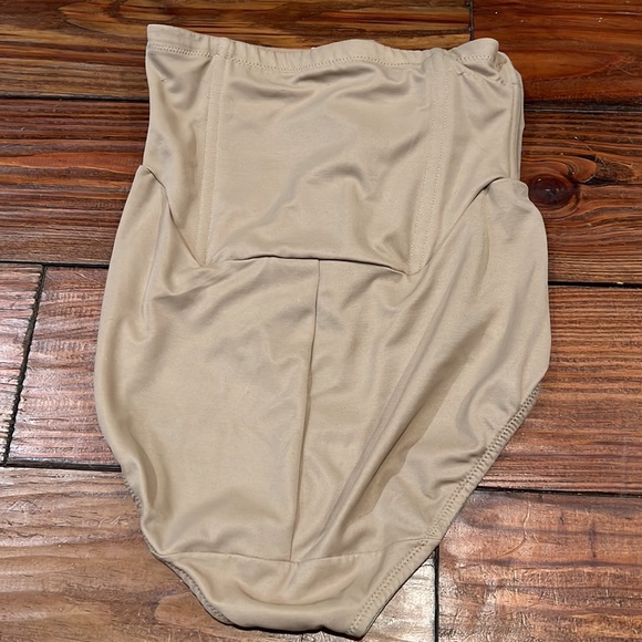 Flexees nude shape wear size medium - Picture 4 of 4